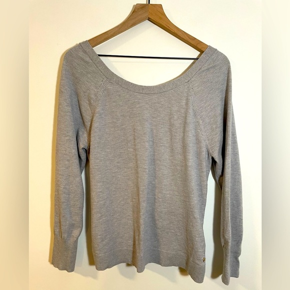 Victorias Secret Top Medium Gray Twist Back Lightweight Sweater Shirt Yoga Soft - Picture 1 of 11